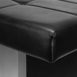 Had Spa Gabbiano 017b Head Spa Gabbiano 017b with a chaise longue.