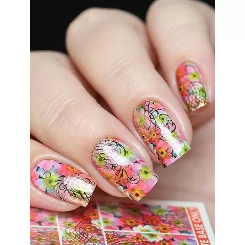 Слайдер дизайн с золотыми элементами